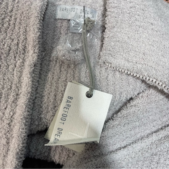 Barefoot Dreams Gray Teddy shirt lounge with 3/4-Zip and Standing Collar l/xl - Picture 2 of 9